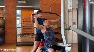 Personal trainer com tesÃo do aluno na academia,completo no red eu amo dar o